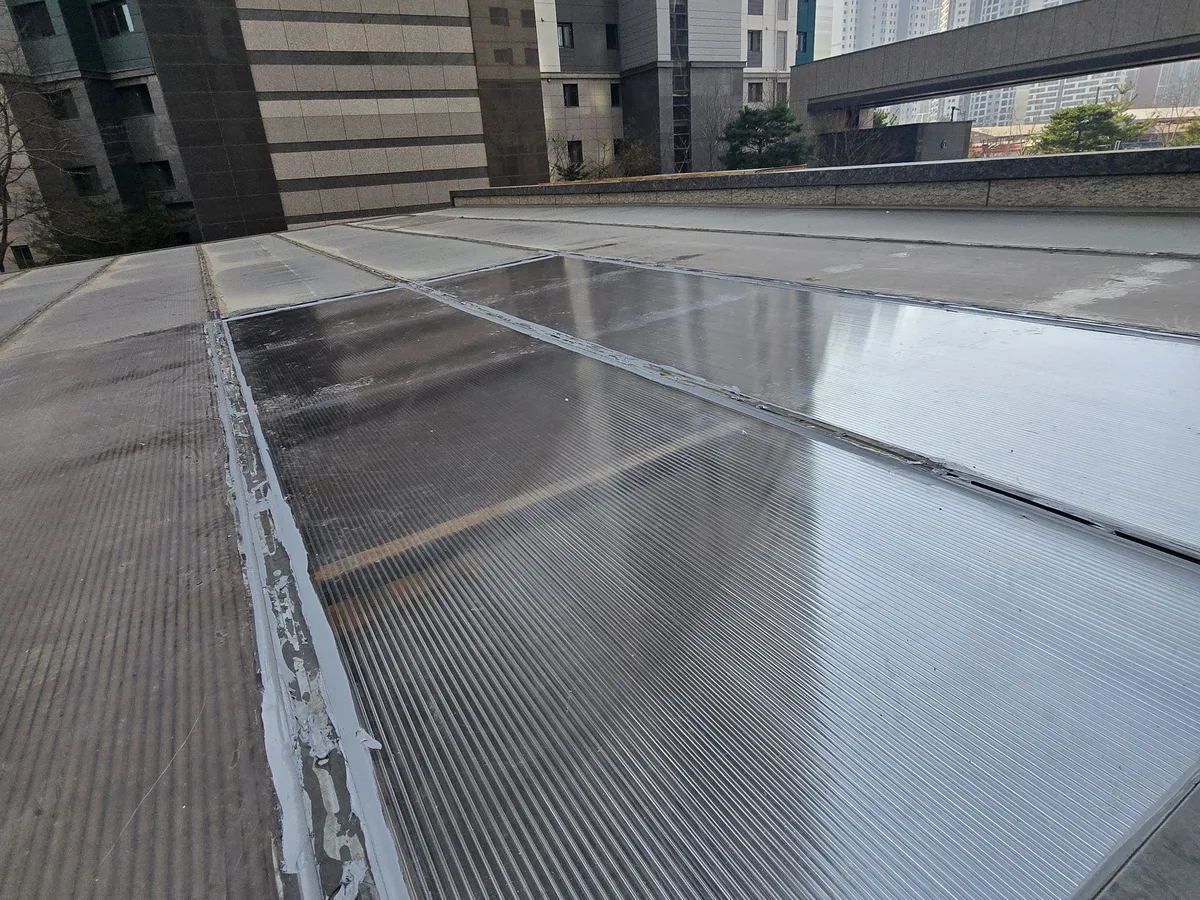 지하주차장 P104 출입구 캐노피 실링교체 시공 후